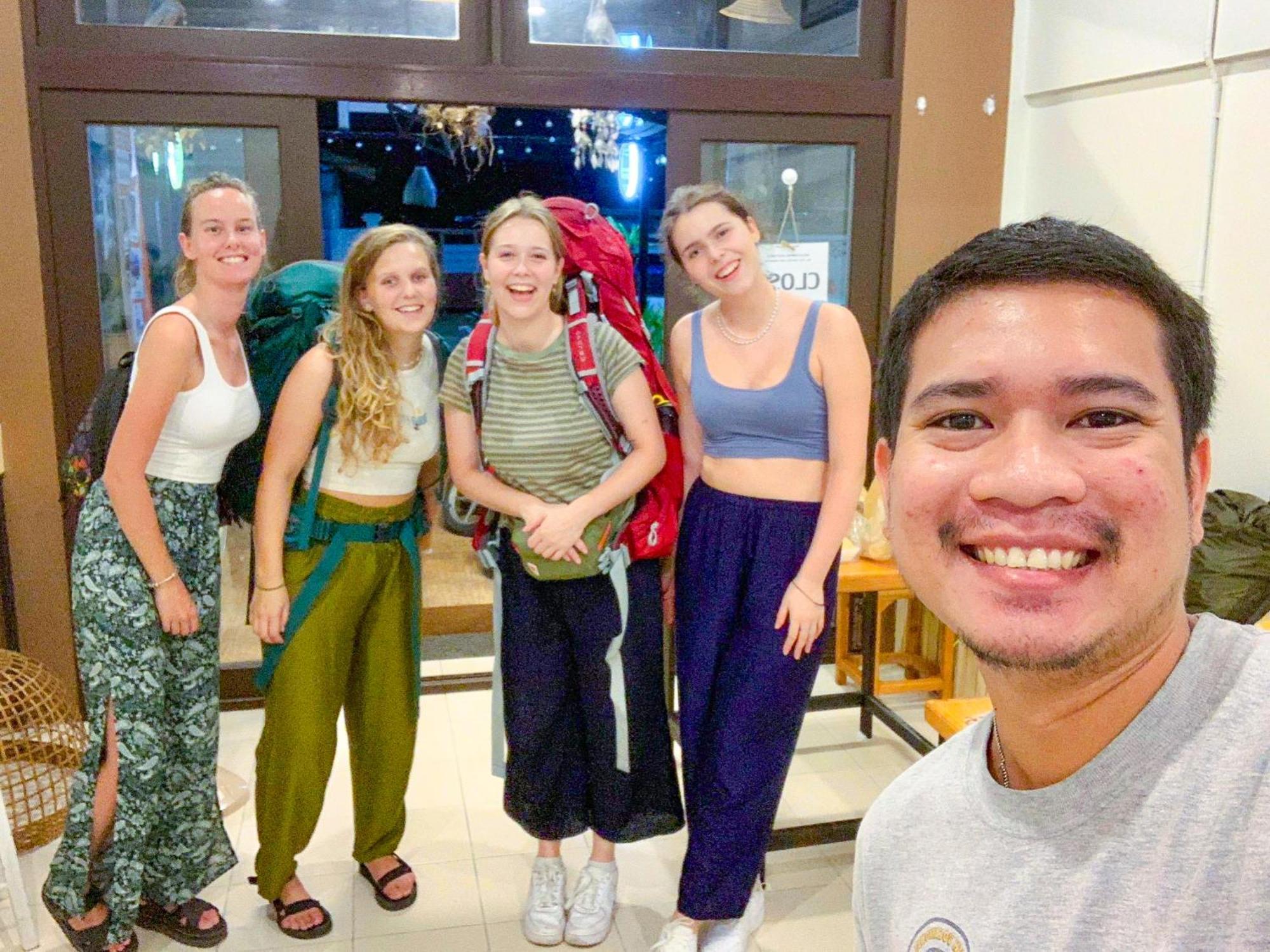 Hello Hostel Ayutthaya Exteriör bild